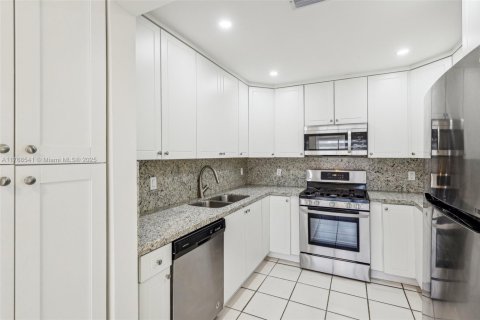 Townhouse in Miami, Florida 3 bedrooms, 108.7 sq.m. № 1748686 - photo 8