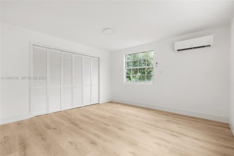 Купить коммерческую недвижимость в Майами, Флорида 214.23м2, № 2035853 - фото 12