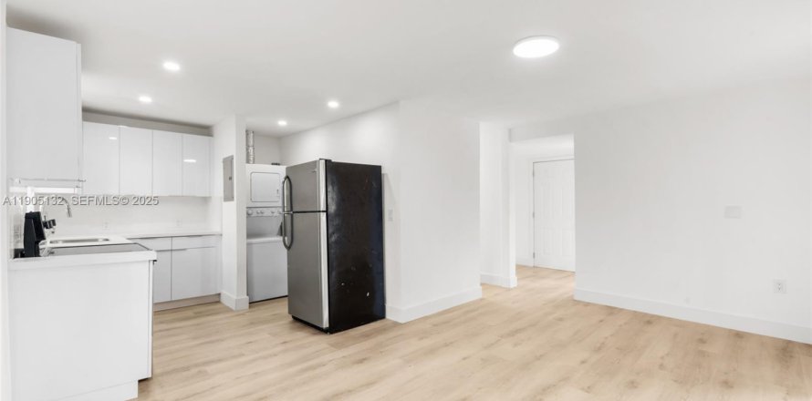 Коммерческая недвижимость в Майами, Флорида 214.23м2 № 2035853