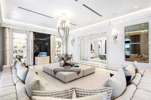 Купить виллу или дом в Голден-Бич, Флорида 8 спален, 776.01м2, № 1836798 - фото 26