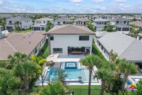 House in Palm Beach Gardens, Florida 5 bedrooms, 303.05 sq.m. № 1937700 - photo 3