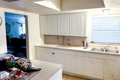 House in Saint Petersburg, Florida 3 bedrooms, 206.89 sq.m. № 1742760 - photo 3