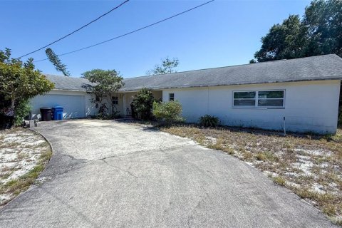 House in Saint Petersburg, Florida 3 bedrooms, 206.89 sq.m. № 1742760 - photo 1