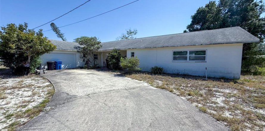 House in Saint Petersburg, Florida 3 bedrooms, 206.89 sq.m. № 1742760