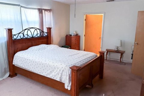 House in Saint Petersburg, Florida 3 bedrooms, 206.89 sq.m. № 1742760 - photo 5