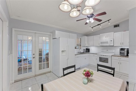 House in Port Charlotte, Florida 3 bedrooms, 117.99 sq.m. № 1528116 - photo 4