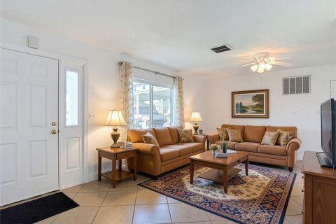 Villa ou maison à vendre à Hudson, Floride: 2 chambres, 118.08 m2 № 2399385 - photo 12