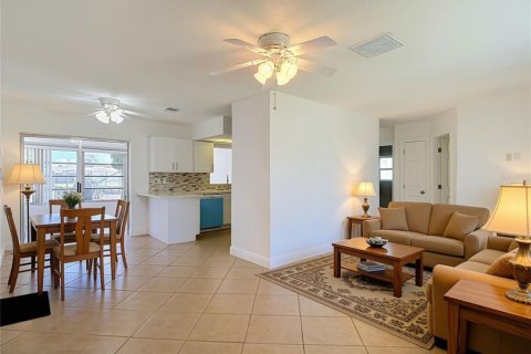 Villa ou maison à vendre à Hudson, Floride: 2 chambres, 118.08 m2 № 2399385 - photo 18