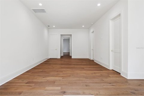 Casa en venta en Tampa, Florida, 5 dormitorios, 549.89 m2 № 1511582 - foto 29