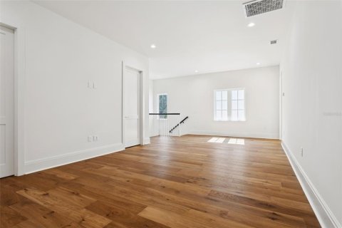 Casa en venta en Tampa, Florida, 5 dormitorios, 549.89 m2 № 1511582 - foto 28