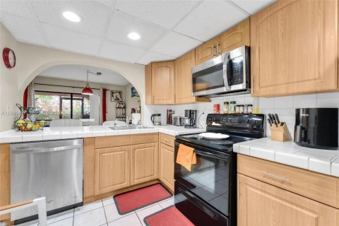 Townhouse in Coral Springs, Florida 3 bedrooms, 139.35 sq.m. № 2003044 - photo 7