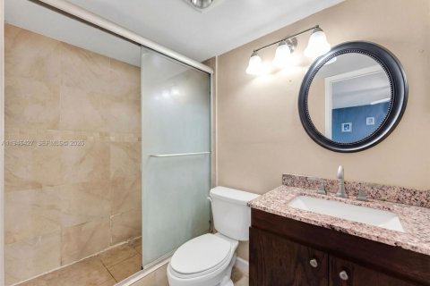 Townhouse in Coral Springs, Florida 3 bedrooms, 139.35 sq.m. № 2003044 - photo 13