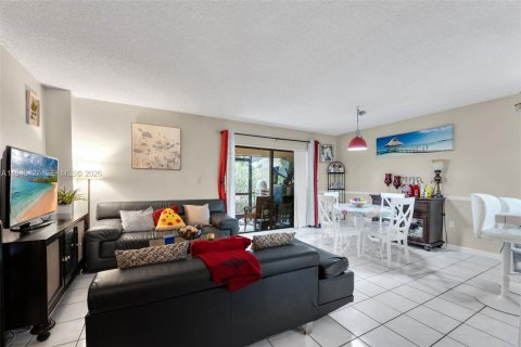 Townhouse in Coral Springs, Florida 3 bedrooms, 139.35 sq.m. № 2003044 - photo 8