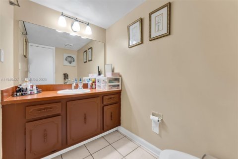 Townhouse in Coral Springs, Florida 3 bedrooms, 139.35 sq.m. № 2003044 - photo 4