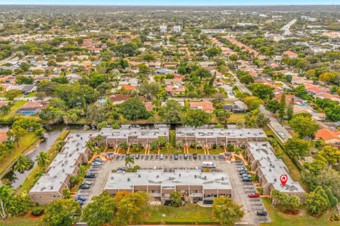 Townhouse in Coral Springs, Florida 3 bedrooms, 139.35 sq.m. № 2003044 - photo 20