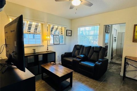 House in Davenport, Florida 1 bedroom, 44.69 sq.m. № 1448116 - photo 12