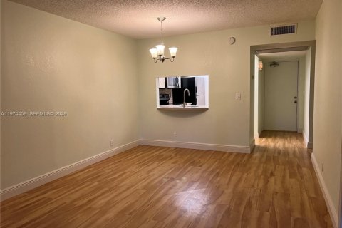 Condo in Davie, Florida, 2 bedrooms  № 2038601 - photo 4