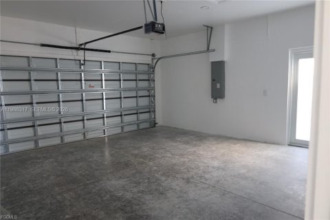 House in Lehigh Acres, Florida 3 bedrooms № 2190021 - photo 16
