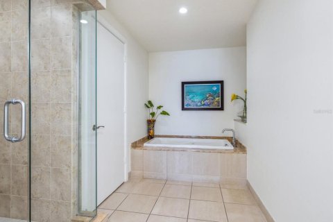 Condo in Sarasota, Florida, 3 bedrooms  № 1749228 - photo 27