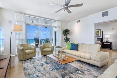 Condo in Sarasota, Florida, 3 bedrooms  № 1749228 - photo 6