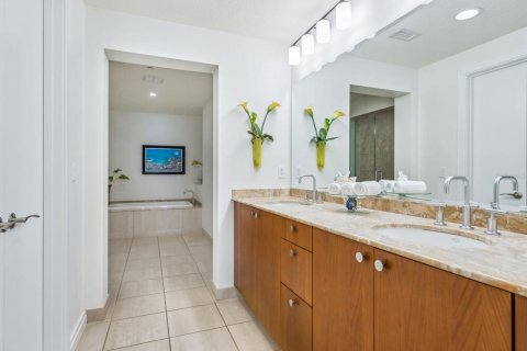Condo in Sarasota, Florida, 3 bedrooms  № 1749228 - photo 26