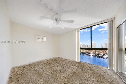 Condo in Aventura, Florida, 3 bedrooms  № 2059857 - photo 24