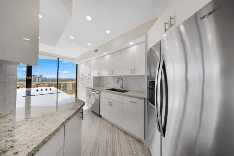 Condo in Aventura, Florida, 3 bedrooms  № 2059857 - photo 14