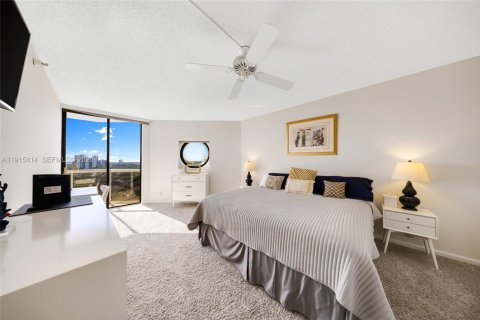 Condo in Aventura, Florida, 3 bedrooms  № 2059857 - photo 15