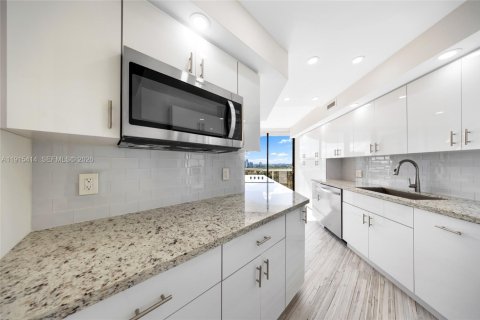 Condo in Aventura, Florida, 3 bedrooms  № 2059857 - photo 13