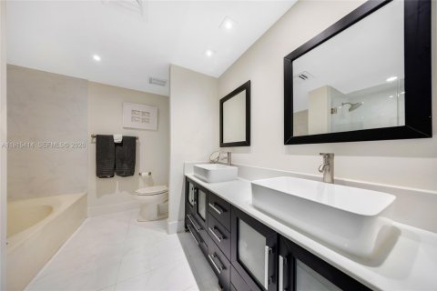 Condo in Aventura, Florida, 3 bedrooms  № 2059857 - photo 19