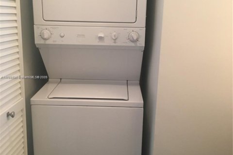 Купить кондоминиум в Майами, Флорида 2 спальни, 94.11м2, № 2056947 - фото 14