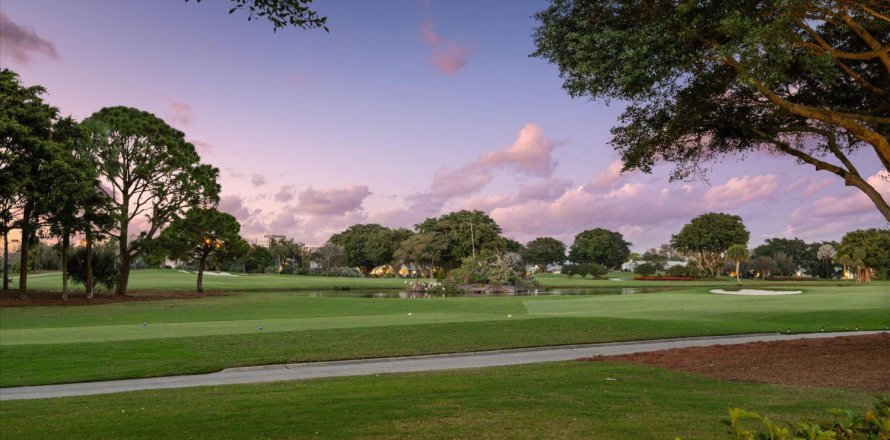 House in Palm Beach Gardens, Florida 5 bedrooms, 646.6 sq.m. № 996347