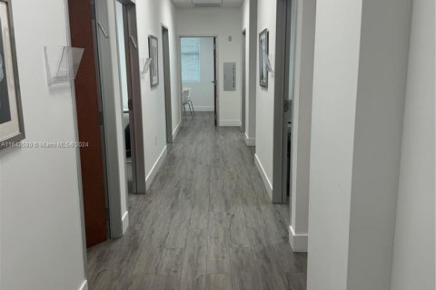 Propiedad comercial en venta en Aventura, Florida № 1860395 - foto 4