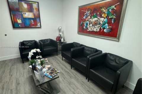 Propiedad comercial en venta en Aventura, Florida № 1860395 - foto 3