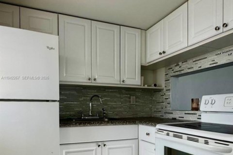 Copropriété à louer à Aventura, Floride: 1 chambre, 71.35 m2 № 2000065 - photo 2