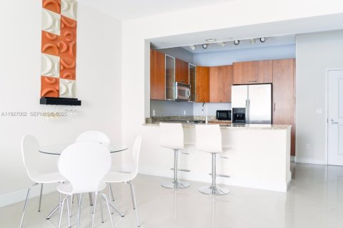 Снять в аренду кондоминиум в Халландейл-Бич, Флорида 1 спальня, 90.49м2, № 1986176 - фото 2