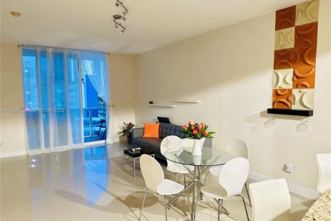 Снять в аренду кондоминиум в Халландейл-Бич, Флорида 1 спальня, 90.49м2, № 1986176 - фото 4