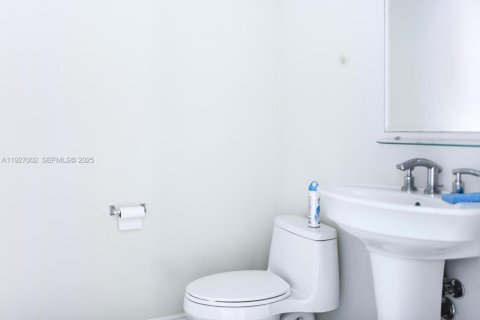 Снять в аренду кондоминиум в Халландейл-Бич, Флорида 1 спальня, 90.49м2, № 1986176 - фото 5