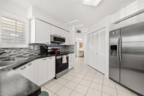 Copropriété à louer à Saint Petersburg, Floride: 2 chambres, 99.41 m2 № 1528294 - photo 12