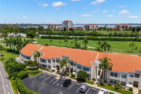Copropriété à louer à Saint Petersburg, Floride: 2 chambres, 99.41 m2 № 1528294 - photo 1