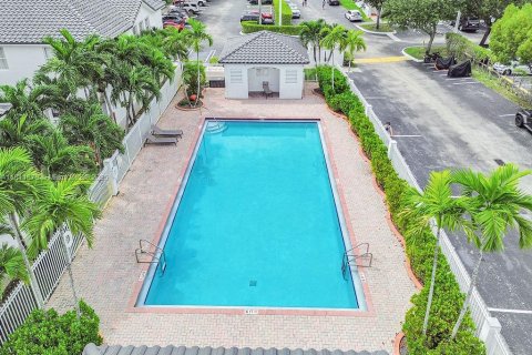 Condo in Doral, Florida, 3 bedrooms  № 1960015 - photo 4