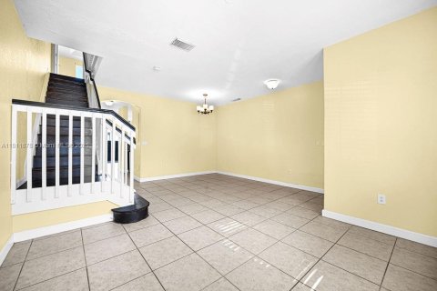Condo in Doral, Florida, 3 bedrooms  № 1960015 - photo 12