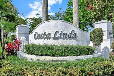 Condo in Doral, Florida, 3 bedrooms  № 1960015 - photo 1