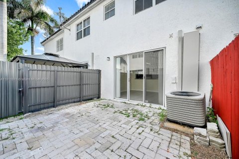 Condo in Doral, Florida, 3 bedrooms  № 1960015 - photo 24