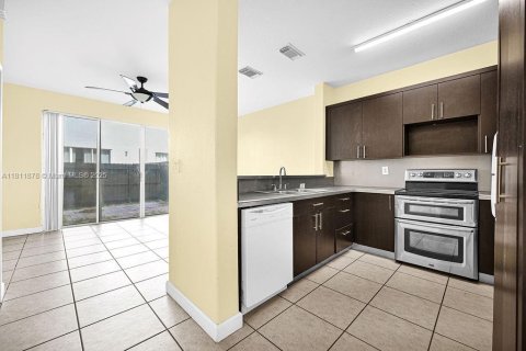 Condo in Doral, Florida, 3 bedrooms  № 1960015 - photo 21