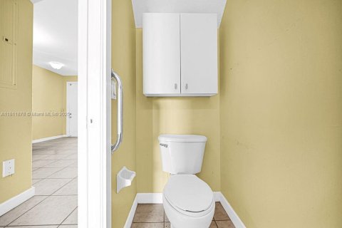 Condo in Doral, Florida, 3 bedrooms  № 1960015 - photo 16