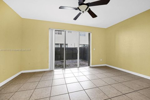 Condo in Doral, Florida, 3 bedrooms  № 1960015 - photo 22