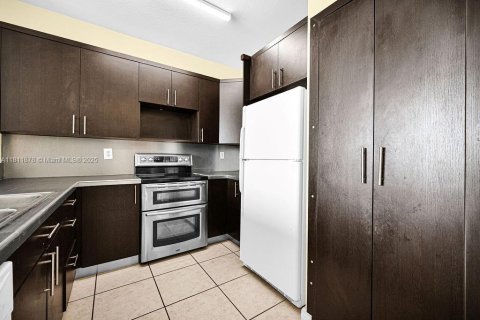 Condo in Doral, Florida, 3 bedrooms  № 1960015 - photo 19