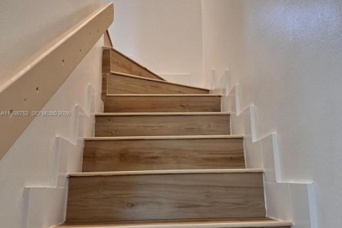 Condo in Miami, Florida, 2 bedrooms  № 2060684 - photo 12