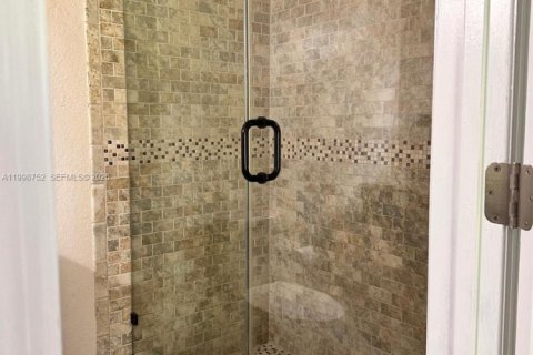 Condo in Miami, Florida, 2 bedrooms  № 2060684 - photo 19